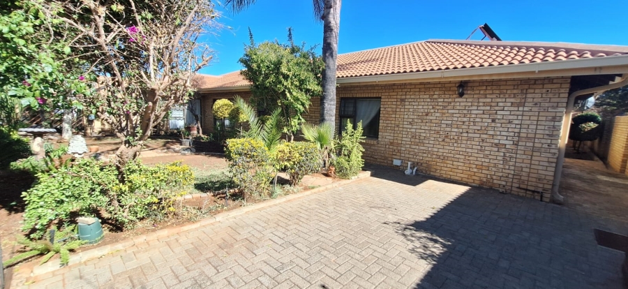 4 Bedroom Property for Sale in Hillcrest Northern Cape